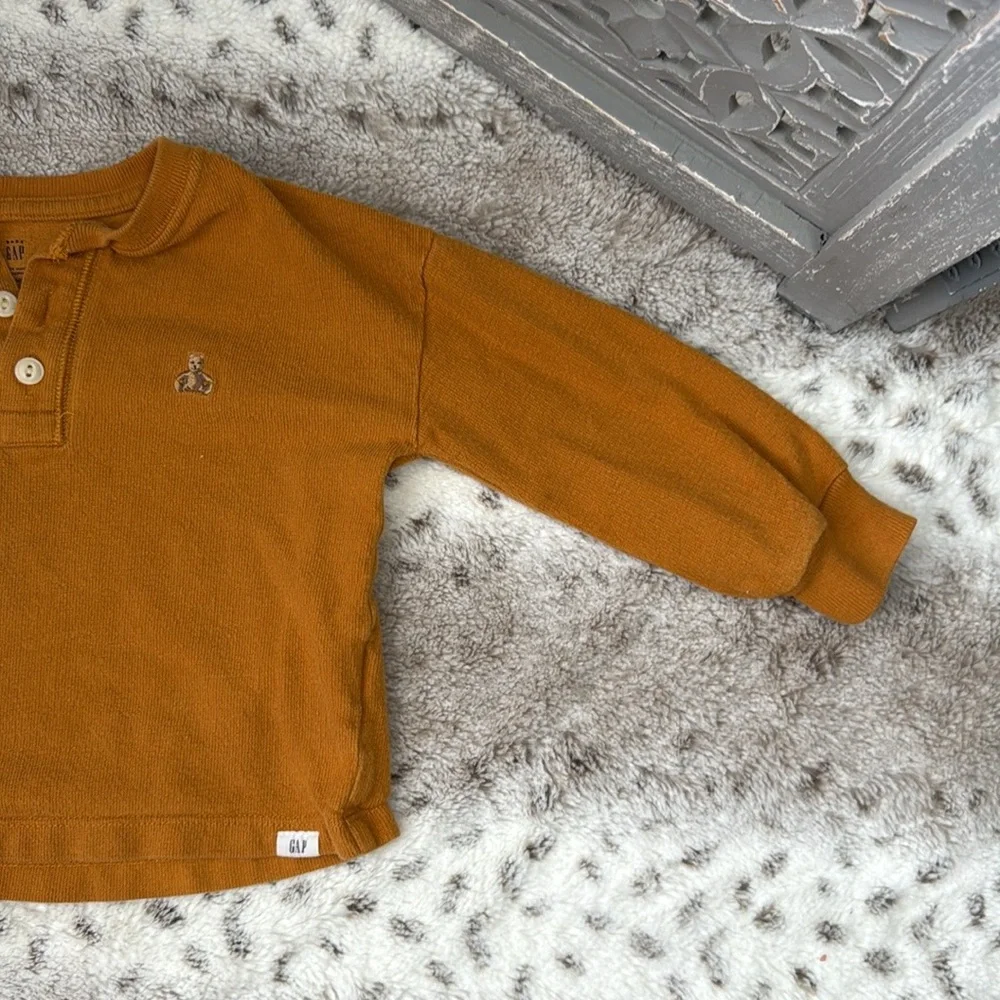 Baby GAP mustard Henley sweater boys 18-24 months Classiccore minimalist neutral